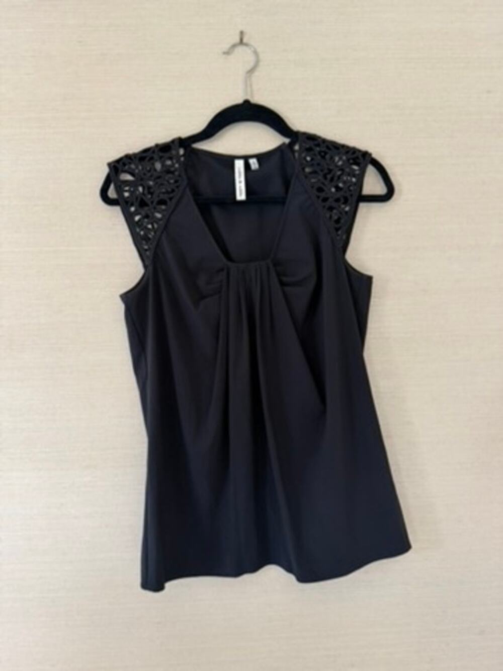 Robbi & Nikki Black Macrame Shoulder Top – Size S